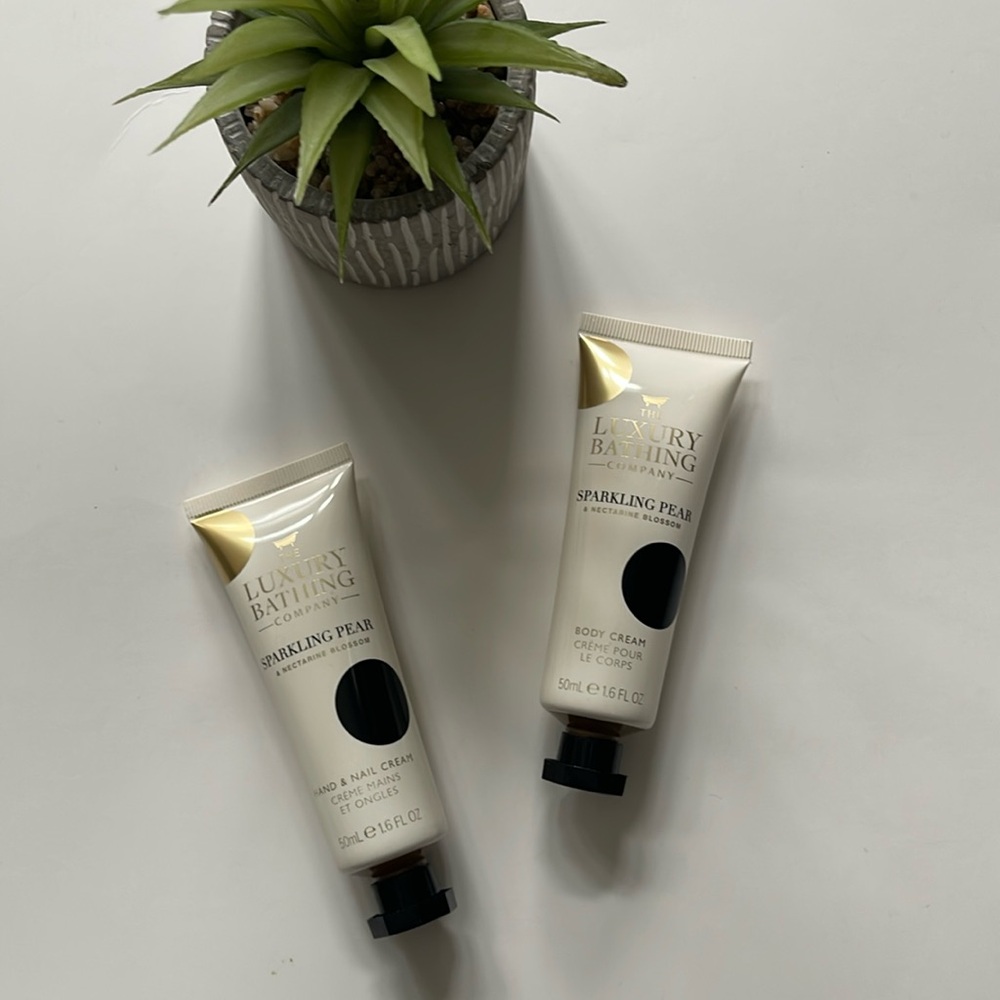 🆕 The Luxury Bathing Company 2pc SET